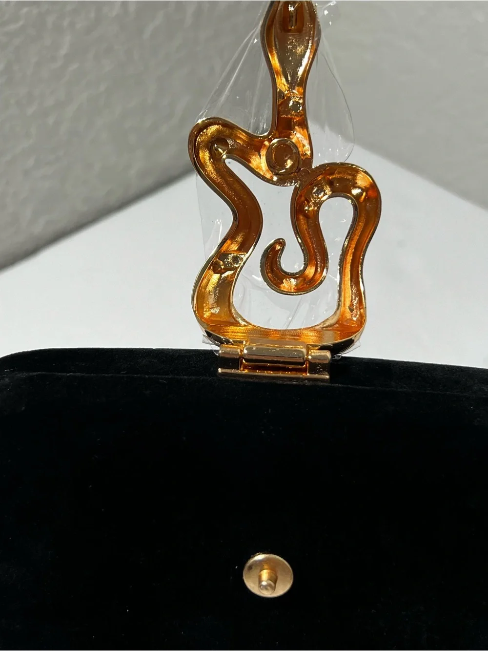 Nodeber Black Velvet Clutch Snake Clasp Gold tone Chain Evening cocktail Bag NWT